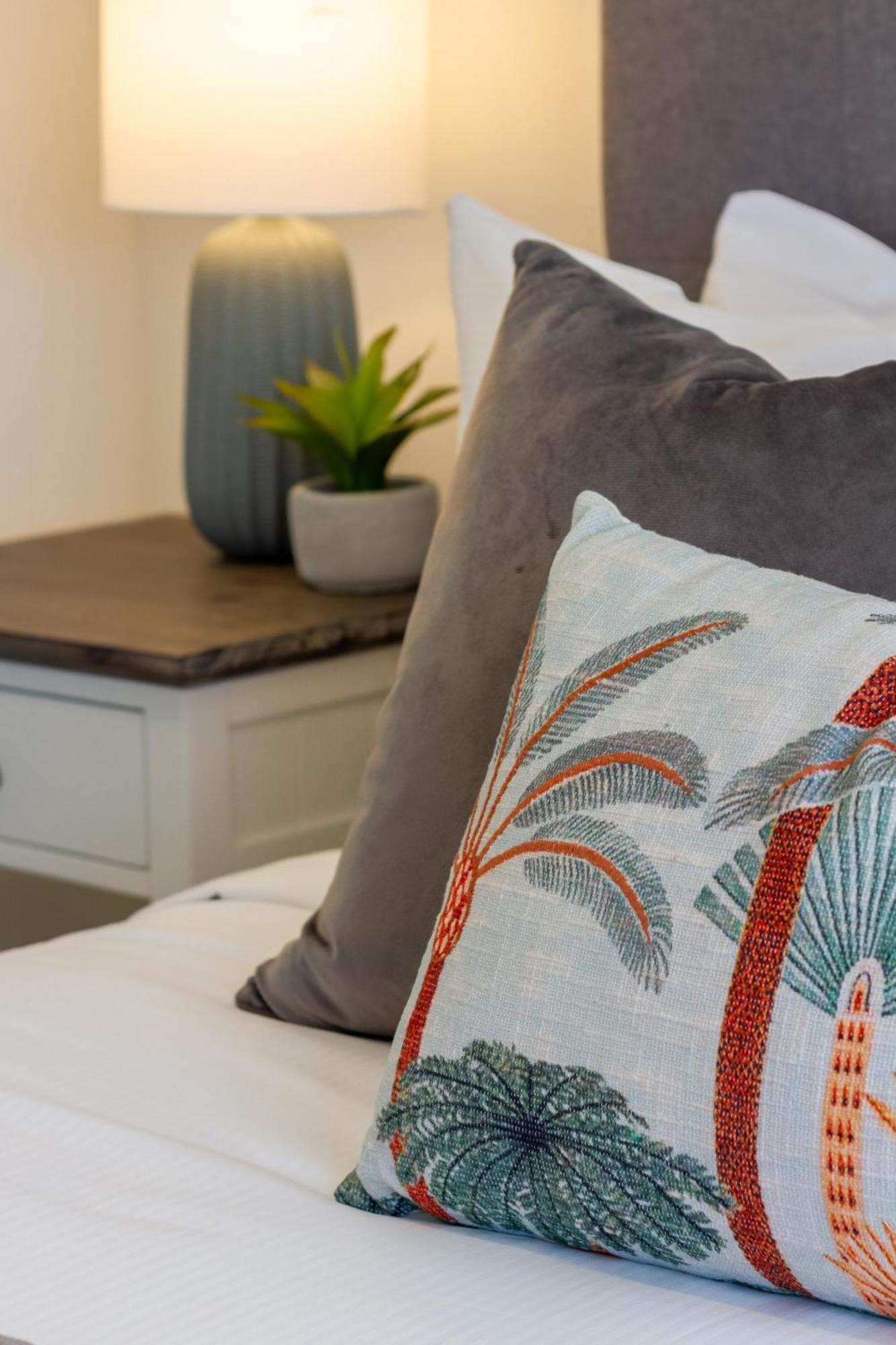 Two Bedroom, Two Bathroom Urban Oasis Christchurch Bagian luar foto
